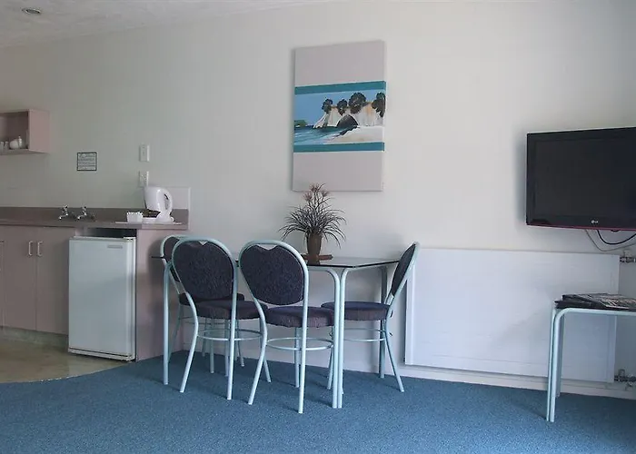 Palm Court Motor Motel 4*