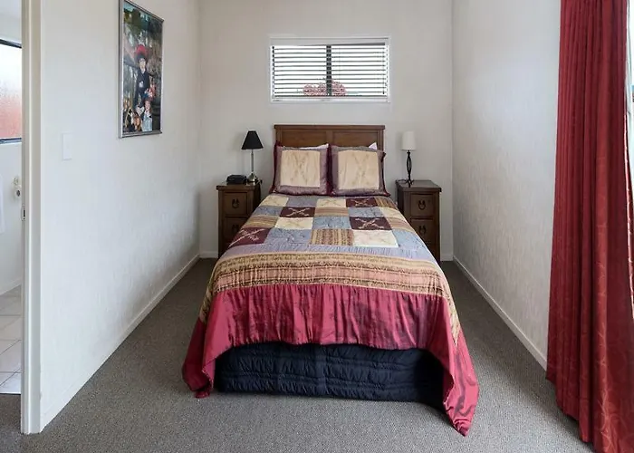 Palm Court Motor 4*