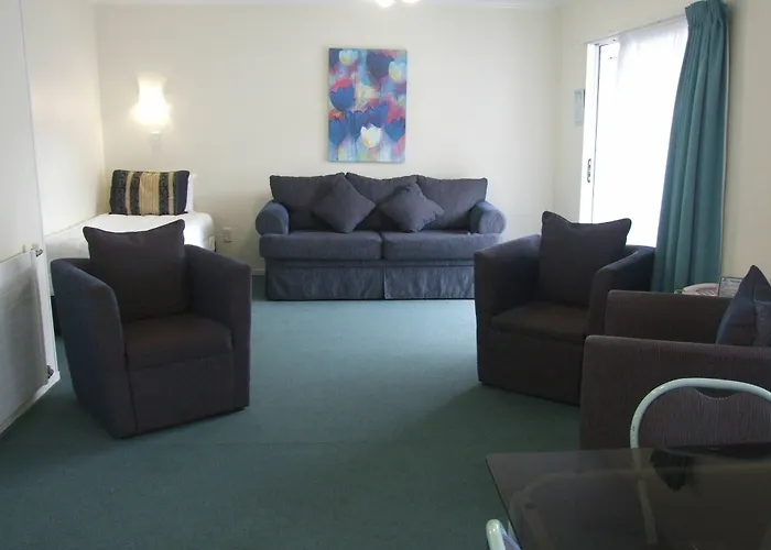 Palm Court Motor 4*