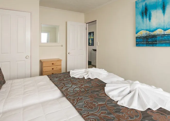 Palm Court Motor Motel 4*