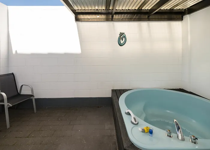 Palm Court Motor 4*