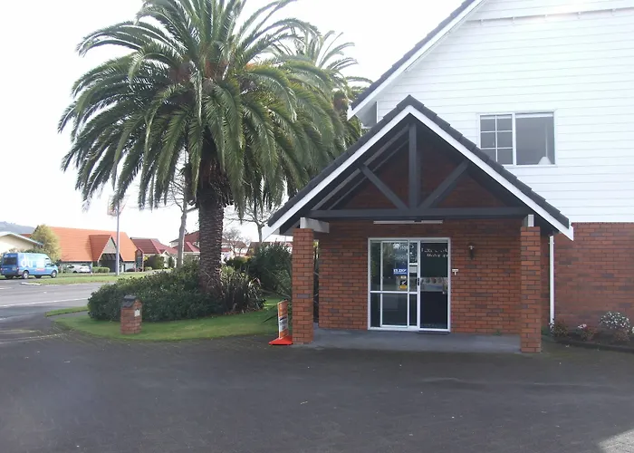 Palm Court Motor 4*